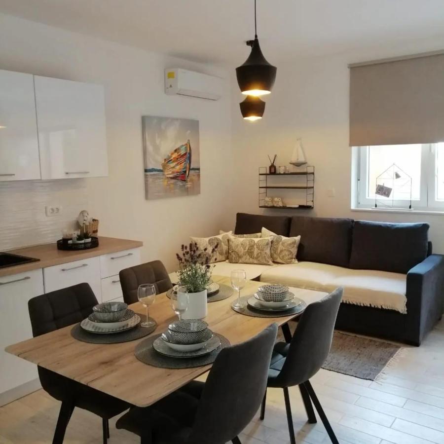 Maiva Apartment Нин Екстериор снимка